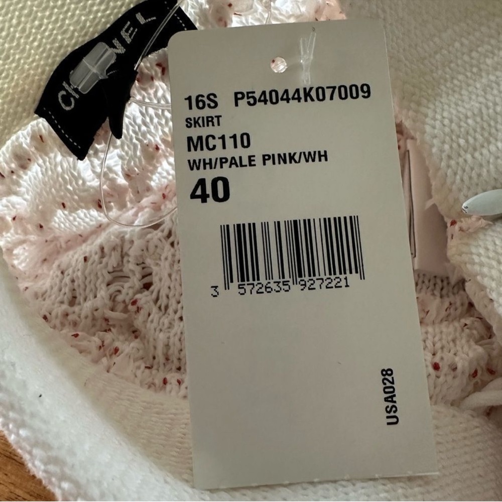 Chanel NWT Authentic Bloomingdale's Cream Skirt Sz 40 cream w red tiny dots - Picture 5 of 14